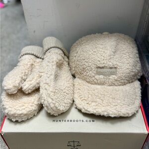 Hunter Tan Fleece Hat and Mittens Set